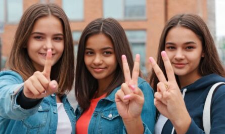 Drei Finger zeigen Bedeutung Jugendsprache » Was bedeutet das Zeichen